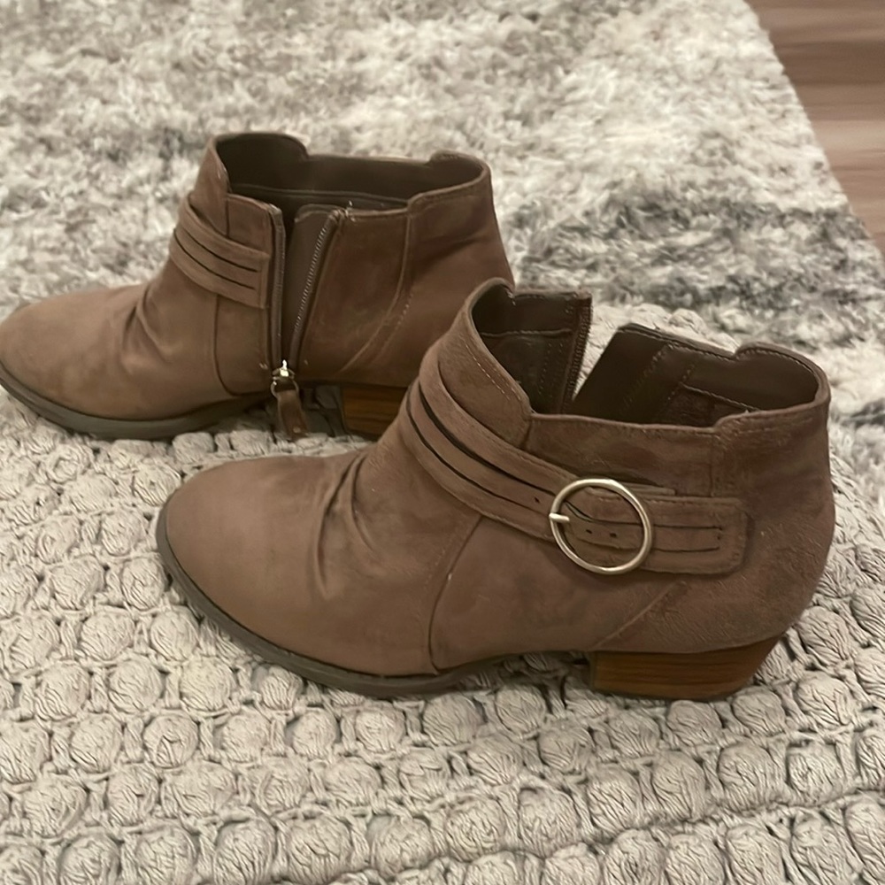 Women’s Size 9.5 shoes